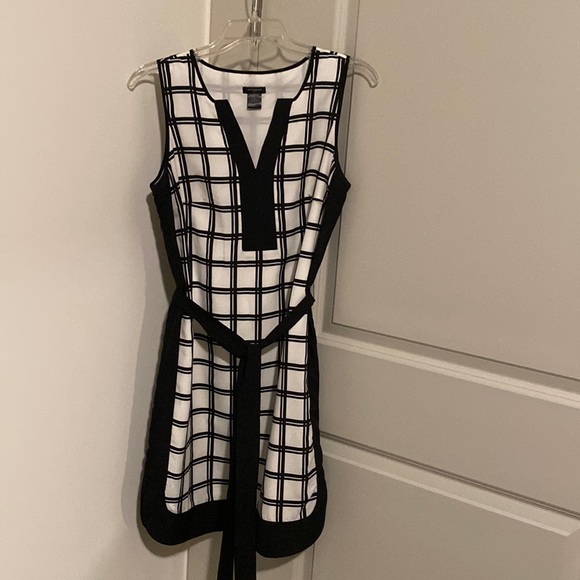 Ann Taylor Dresses & Skirts - Black and White belted sleeveless dress